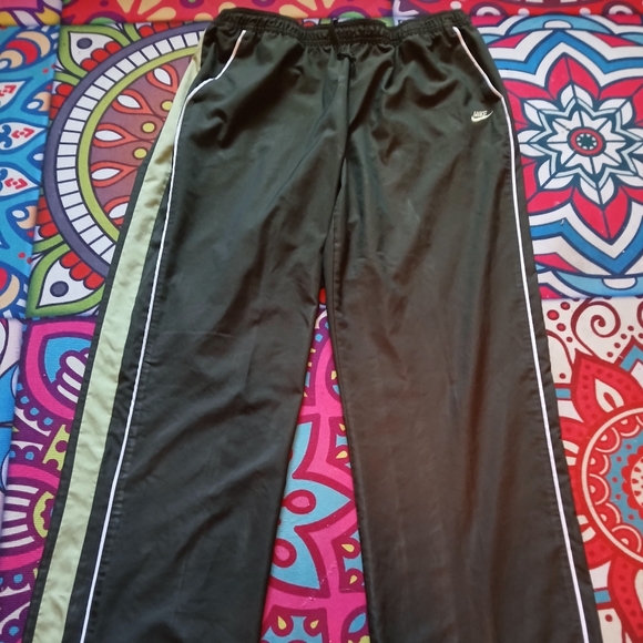 Nike polyester, Made in Malaysia Size 12 to 14. Good for 5'8 to 5'10. Unisex. - Picture 2 of 5